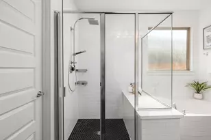 8205 Silhouette St, Austin, TX 78744 - Photo 17