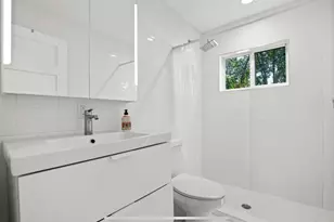 1305 Olander St, Austin, TX 78702 - Photo 13