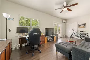 201 W 31st St, Austin, TX 78705 - Photo 3