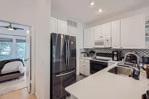802 S 1st St, Austin, TX 78704 - Photo 3