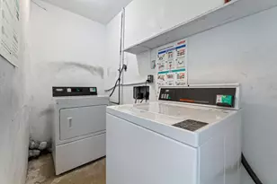 406 E 30th St, Austin, TX 78705 - Photo 13