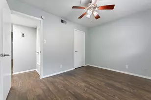 406 E 30th St, Austin, TX 78705 - Photo 7