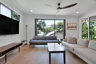 1914 E 8th St, Austin, TX 78702 - Photo 11