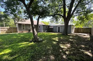 810 Cecelia St, Taylor, TX 76574 - Photo 3