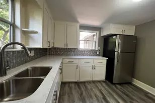 810 Cecelia St, Taylor, TX 76574 - Photo 13