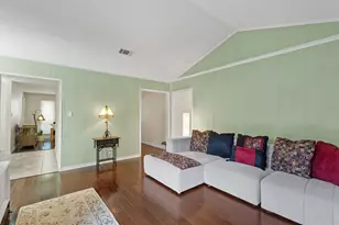 13215 Woodthorpe St, Austin, TX 78729 - Photo 5