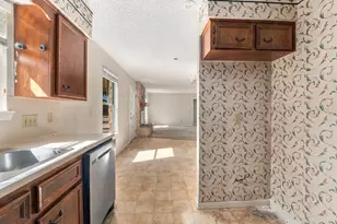 2105 Mildred Dr, Taylor, TX 76574 - Photo 11