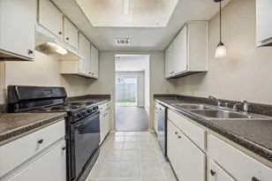 11104 Applewood Dr, Austin, TX 78758 - Photo 7