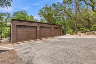 1004 Jousting Pl, Austin, TX 78746 - Photo 23