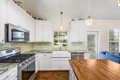 10105 Little Creek Circle, Dripping Springs, TX 78620 - Photo 3