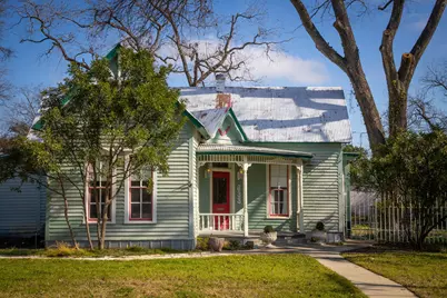 633 S Castell Avenue, New Braunfels, TX 78130 - Photo 1