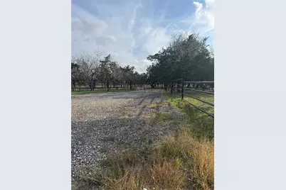 4926 W Old Lockhart Road, Muldoon, TX 78949 - Photo 19