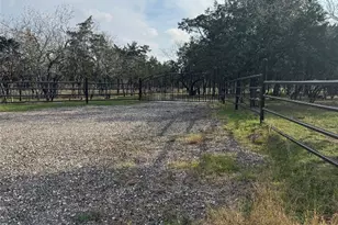 4926 W Old Lockhart Rd, Muldoon, TX 78949 - Photo 19