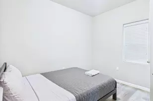 911 W 22nd St, Austin, TX 78705 - Photo 3