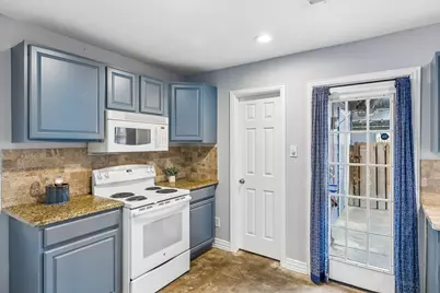842 Banister Lane, Austin, TX 78704 - Photo 19