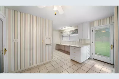 487 Edgewood Avenue, Giddings, TX 78942 - Photo 13