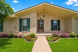 487 Edgewood Ave, Giddings, TX 78942 - Photo 1
