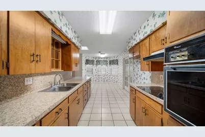 487 Edgewood Avenue, Giddings, TX 78942 - Photo 9