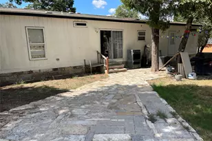 103 Azalea Ave, Elgin, TX 78621 - Photo 23