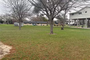 112 Lake Forrest Dr, Seguin, TX 78155 - Photo 3