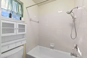 3904 Burr Oak Ln, Austin, TX 78727 - Photo 17