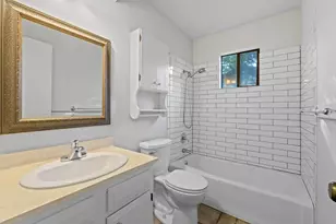 3904 Burr Oak Ln, Austin, TX 78727 - Photo 21