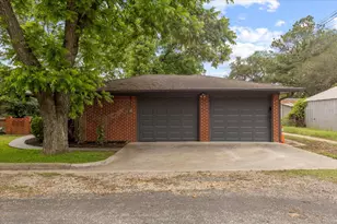 607 Short St, Smithville, TX 78957 - Photo 3