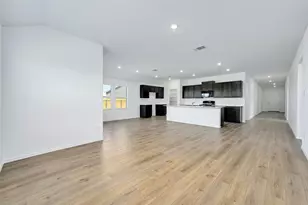 1015 Ascari Ct, Hutto, TX 78634 - Photo 11