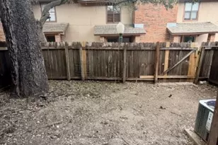 139 Elm Dr, Lockhart, TX 78644 - Photo 9