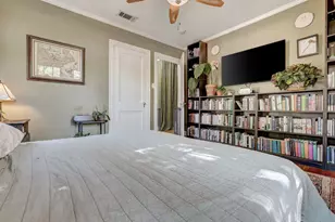 809 E 44th St, Austin, TX 78751 - Photo 23
