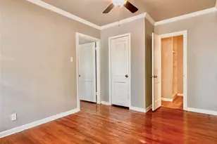 204 E 30th St, Austin, TX 78705 - Photo 5