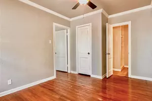 204 E 30th St, Austin, TX 78705 - Photo 5