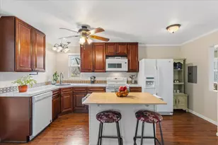 503 E Bluebonnet Ln, Johnson City, TX 78636 - Photo 5