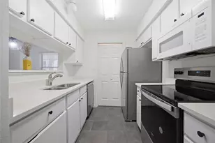 501 W 26th St, Austin, TX 78705 - Photo 5