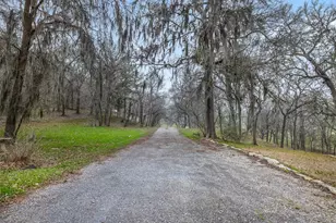 601 Country Club Ct, La Grange, TX 78945 - Photo 17