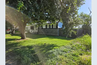 906 Debus Drive, Taylor, TX 76574 - Photo 3