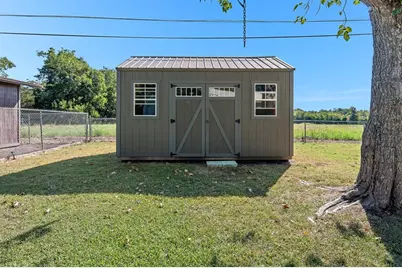 906 Debus Drive, Taylor, TX 76574 - Photo 13