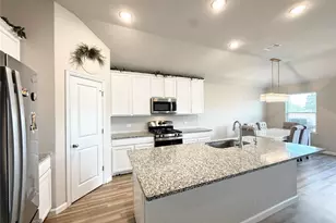 142 Periwinkle Ln, Bastrop, TX 78602 - Photo 5