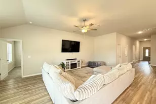 142 Periwinkle Ln, Bastrop, TX 78602 - Photo 11