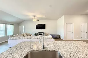 142 Periwinkle Ln, Bastrop, TX 78602 - Photo 9