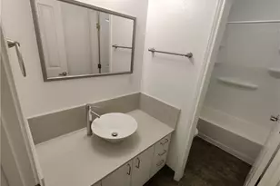 702 W 6th St, Taylor, TX 76574 - Photo 9