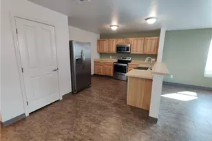 702 W 6th St, Taylor, TX 76574 - Photo 5