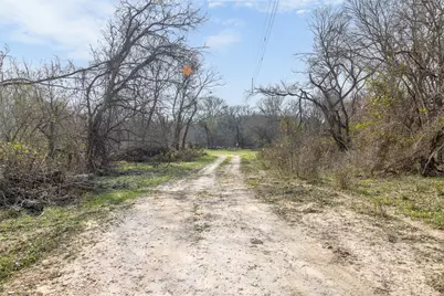 1144 Treetop Lane, Luling, TX 78648 - Photo 7