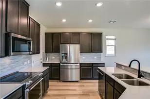 545 Ayinger Ln, Austin, TX 78728 - Photo 11