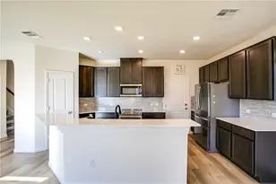 545 Ayinger Ln, Austin, TX 78728 - Photo 9