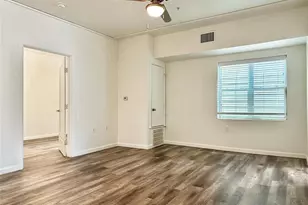 911 W 22nd St, Austin, TX 78705 - Photo 5