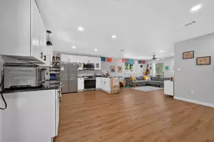 6021 Bluebell Cir, Austin, TX 78741 - Photo 13