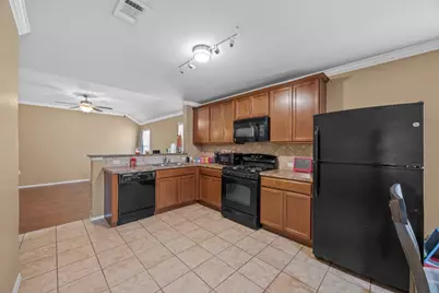 7128 Outfitter Drive, Austin, TX 78744 - Photo 5