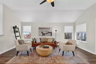 9213 Grant Forest Dr, Austin, TX 78744 - Photo 15