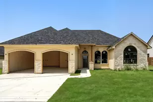 301 Live Oak St, Gonzales, TX 78629 - Photo 3